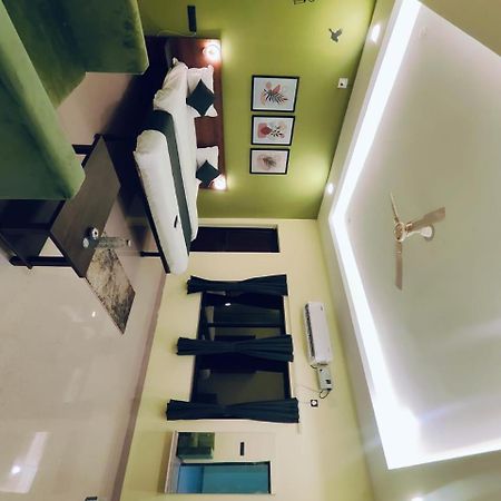 Emerald Euphoria The Luxury Stay Near Infocity Best Seller ブバネーシュワル エクステリア 写真