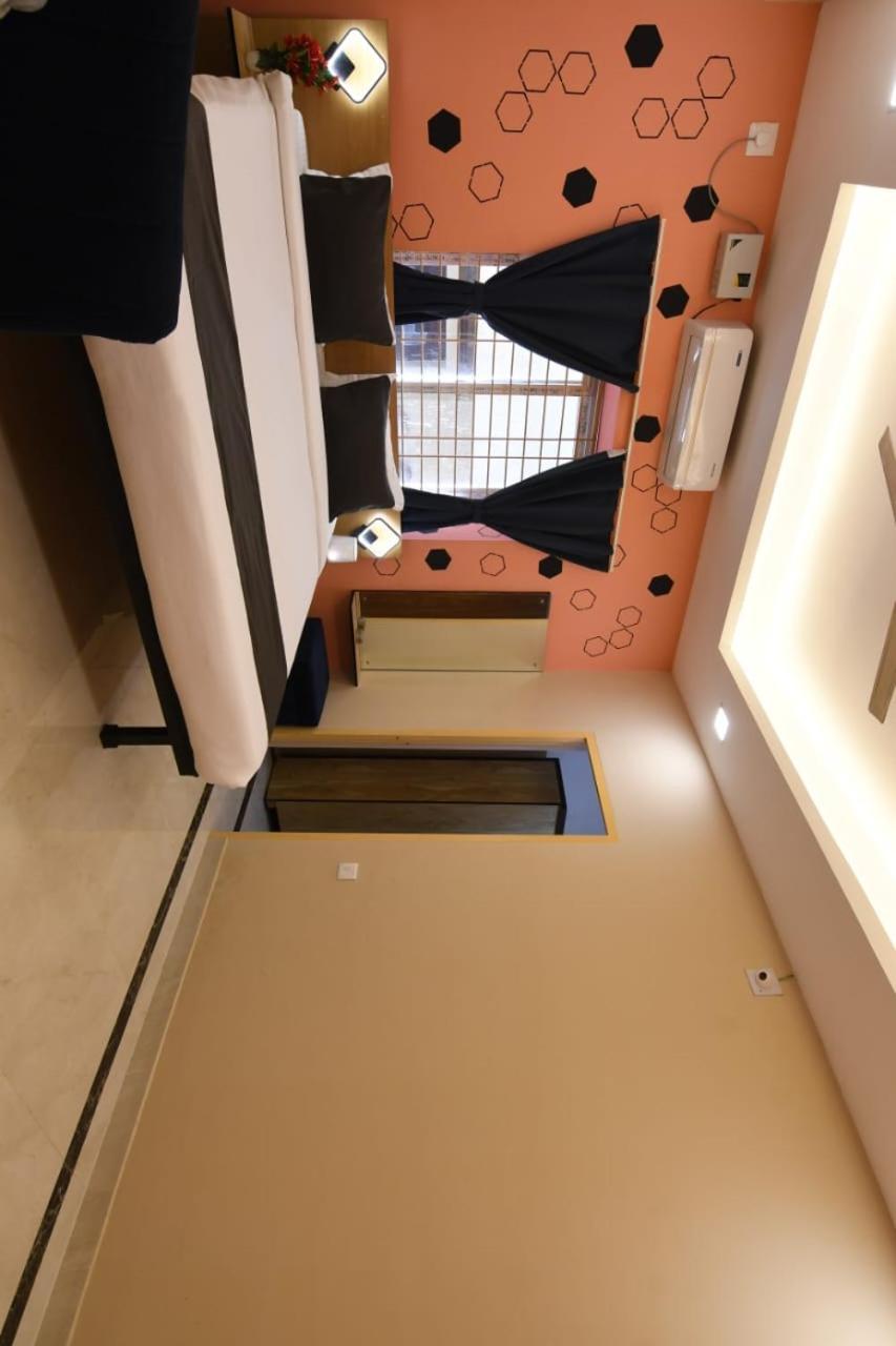 Emerald Euphoria The Luxury Stay Near Infocity Best Seller ブバネーシュワル エクステリア 写真
