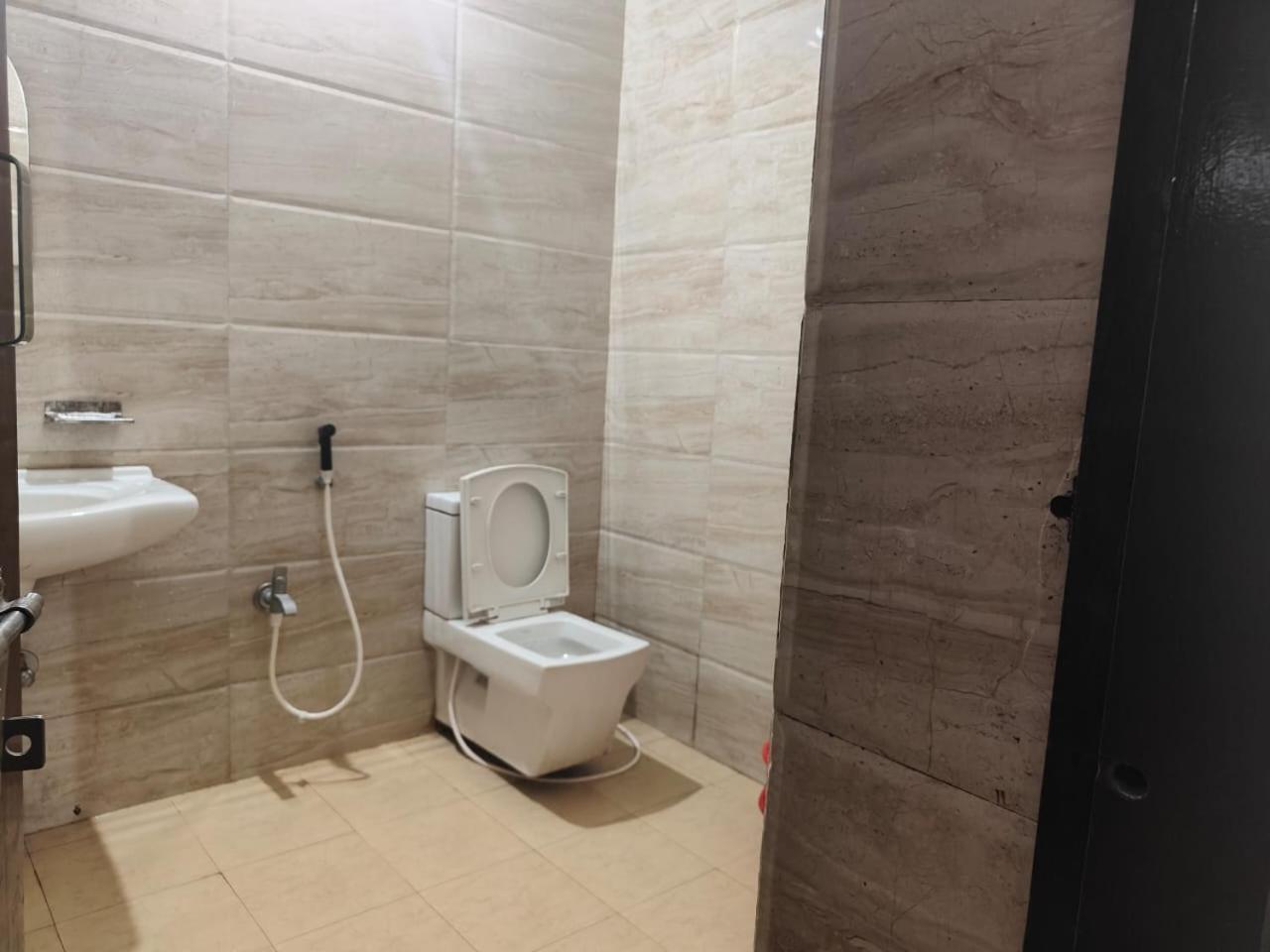 Emerald Euphoria The Luxury Stay Near Infocity Best Seller ブバネーシュワル エクステリア 写真